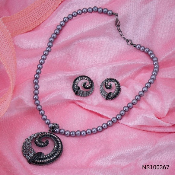 Pleasing Silver Plated Pearl Choker Necklace Set - Picture 2 of 2